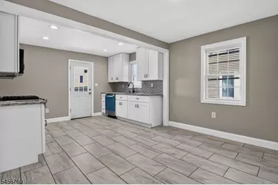 16 Oakwood Pl, North Brunswick Township, NJ 08902 - Photo 4