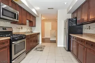 606 Skyline Dr, Haledon, NJ 07508 - Photo 10