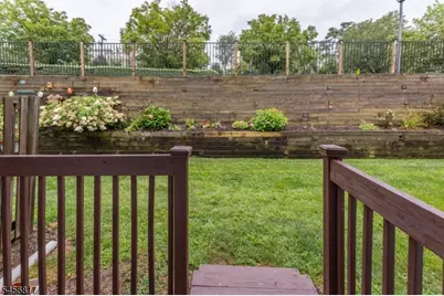 17 Heritage Ct, Ewing Township, NJ 08628 - Photo 2