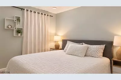 8 Vaughan Dr, Newark, NJ 07103 - Photo 4