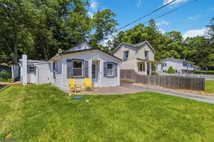 32 Schwarz Blvd, Jefferson Township, NJ 07849 - Photo 2