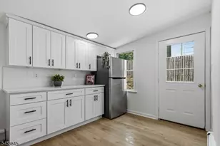 32 Schwarz Blvd, Jefferson Township, NJ 07849 - Photo 6