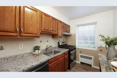 32A W Roselle Ave #32A, Roselle Park, NJ 07204 - Photo 10