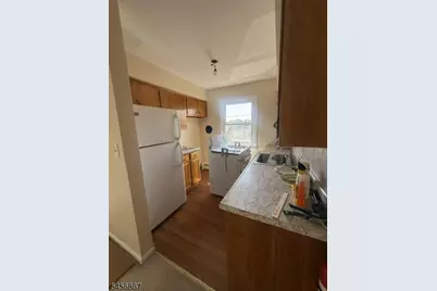 718-720 Stuyvesant Ave #2C, Lyndhurst Township, NJ 07071 - Photo 4
