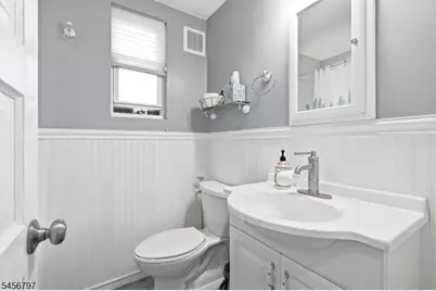 242 Hiawatha Blvd, Parsippany, NJ 07034 - Photo 12