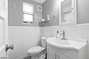 242 Hiawatha Blvd, Parsippany, NJ 07034 - Photo 12