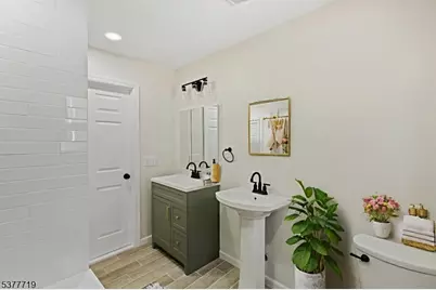 86 Farnham Ave, Garfield, NJ 07026 - Photo 6
