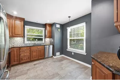 81 Village Cir, Bridgewater, NJ 08807 - Photo 8