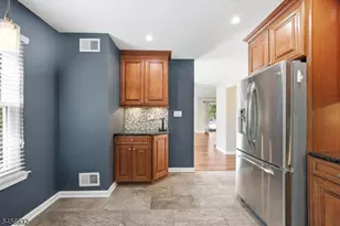 81 Village Cir, Bridgewater, NJ 08807 - Photo 12