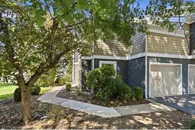 81 Village Cir, Bridgewater, NJ 08807 - Photo 4