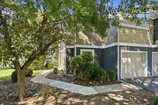 81 Village Cir, Bridgewater, NJ 08807 - Photo 4
