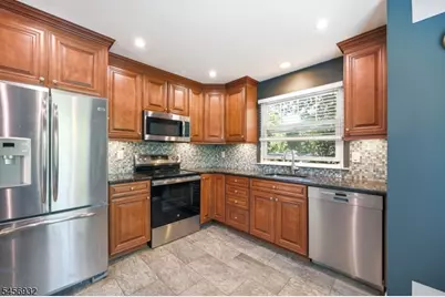 81 Village Cir, Bridgewater, NJ 08807 - Photo 10