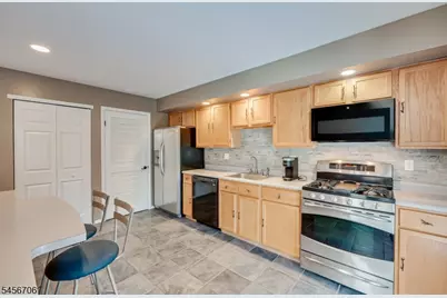 39 Sherborne St, Franklin Township, NJ 08873 - Photo 12
