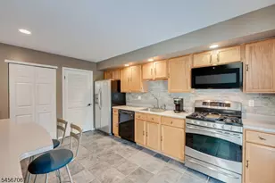 39 Sherborne St, Franklin Township, NJ 08873 - Photo 12