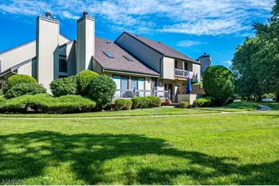 39 Sherborne St, Franklin Township, NJ 08873 - Photo 2