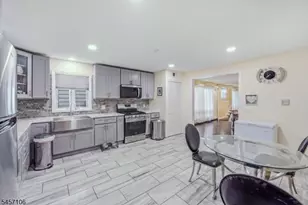 98 Baldwin Pl, Bloomfield, NJ 07003 - Photo 24