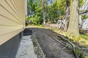 299 Smith St, Newark, NJ 07106 - Photo 40