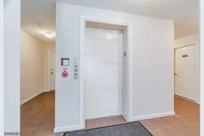 148 Oakwood Ave, Cliffside Park, NJ 07010 - Photo 16