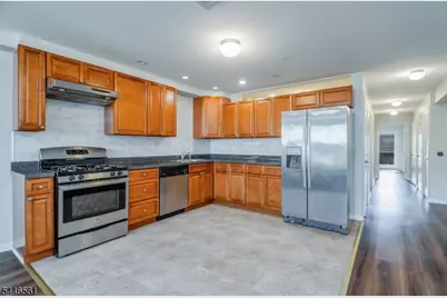 148 Oakwood Ave, Cliffside Park, NJ 07010 - Photo 4