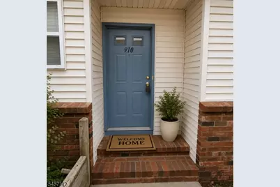 910 Reed Ct, Raritan Township, NJ 08822 - Photo 1