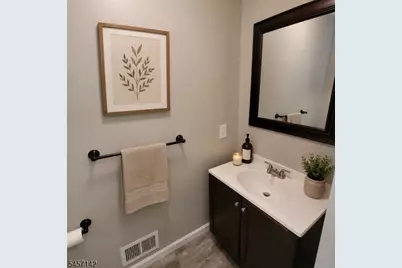 910 Reed Ct, Raritan Township, NJ 08822 - Photo 4