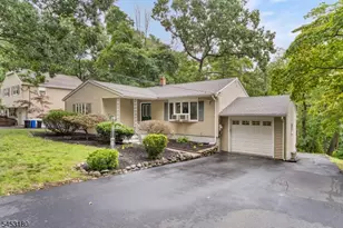 130 Vreeland Ave, Bloomingdale, NJ 07403 - Photo 2