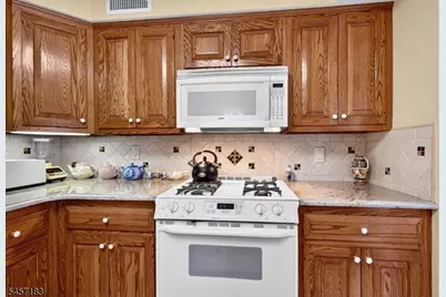 665 Fairfield Way, Union Township, NJ 07083 - Photo 14