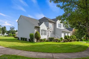 4 Hawthorn Dr, Roxbury Township, NJ 07876 - Photo 2