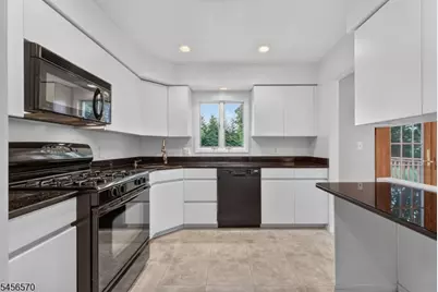42 Hanover Pl, Wayne, NJ 07470 - Photo 10