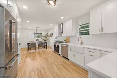100 Pier Ln, Fairfield, NJ 07004 - Photo 8
