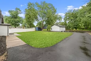 100 Pier Ln, Fairfield, NJ 07004 - Photo 20