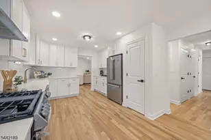 100 Pier Ln, Fairfield, NJ 07004 - Photo 10