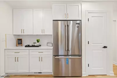 100 Pier Ln, Fairfield, NJ 07004 - Photo 12