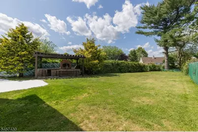 19 Jonquil Cir, Woodbridge Township, NJ 08863 - Photo 8