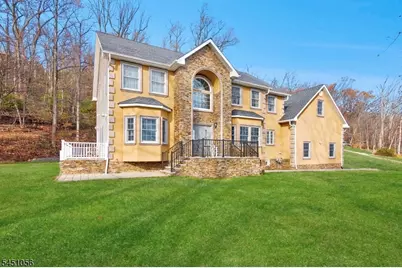 1121 N Washington Ave, Green Brook Township, NJ 08812 - Photo 2