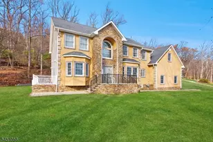 1121 N Washington Ave, Green Brook Township, NJ 08812 - Photo 2