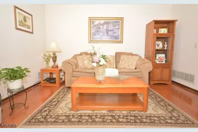 40 Giles Biondi Ct, Bound Brook, NJ 08805 - Photo 2