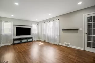 16 Pleasant Ave, Belleville, NJ 07109 - Photo 6