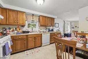 15 Garfield Rd, Parsippany, NJ 07054 - Photo 8