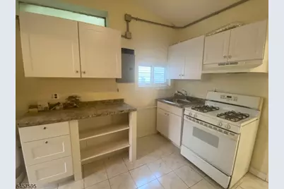 5 Otis Pl, Wayne, NJ 07470 - Photo 2