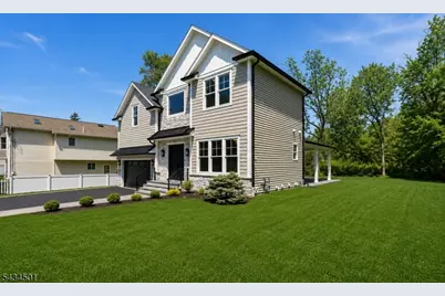 60 W Hobart Gap Rd, Livingston, NJ 07039 - Photo 2