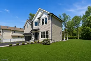 60 W Hobart Gap Rd, Livingston, NJ 07039 - Photo 2