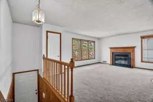 56 Portsmouth Ct, Hamburg, NJ 07419 - Photo 4