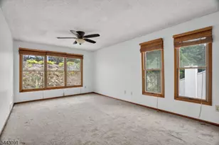 56 Portsmouth Ct, Hamburg, NJ 07419 - Photo 18