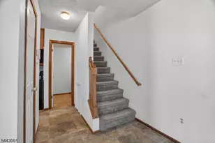 56 Portsmouth Ct, Hamburg, NJ 07419 - Photo 10