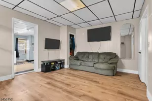 17 Railroad Ave, Phillipsburg, NJ 08865 - Photo 6