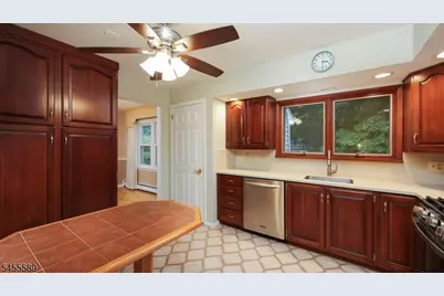 37 Ambar Pl, Bernardsville, NJ 07924 - Photo 8
