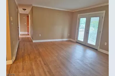 7 Jeanette Ln, Holland Township, NJ 08848 - Photo 4
