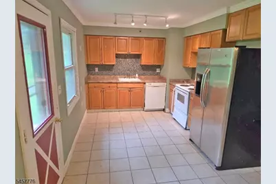 7 Jeanette Ln, Holland Township, NJ 08848 - Photo 2
