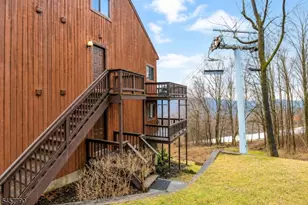 5 Red Lodge Dr, Vernon, NJ 07462 - Photo 2